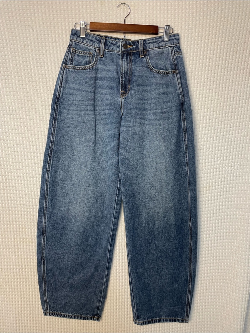 HIDDEN Los Angeles Popular “Sammie” Barrel Boyfriend Jeans in Medium Wash
